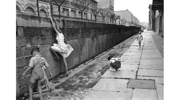 13 август 1961: Кремъл реши, че социализмът трябва да се пази с телена мрежа и бетонна стена