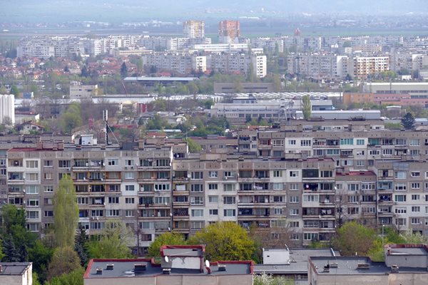 Голяма част от жилищния фонд в България е от панелни блокове, най-старите са вече почти на 60 години.