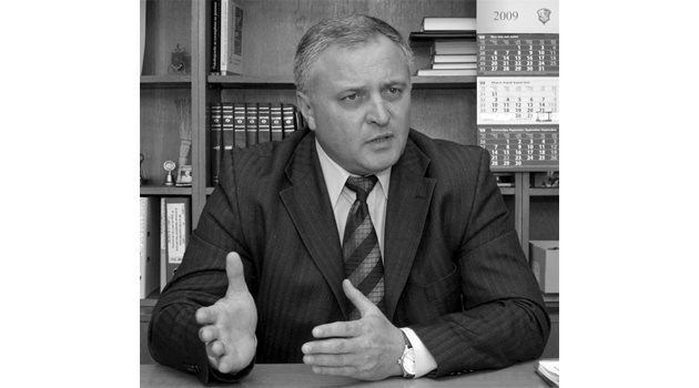 Доц. д-р Неделчо Стойчев създава за първи път психопортрет на криптокралицата.