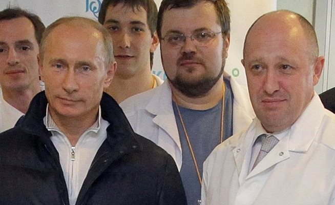 Путин и Пригожин преди повече от 10 години, когато президентът посещава фабриката за хранителни продукти на лидера на "Вагнер". СНИМКА: Wikimedia Commons