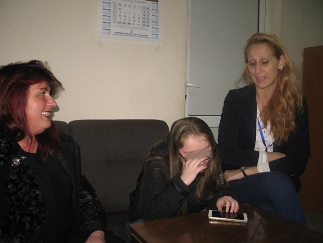 Мая Ангелова, Патриция и началникът на Отдела за закрила на детето Цветелина Шойнева