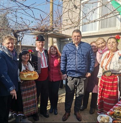 Зарязаха лозите в русенско село за здраве и берекет Снимка: Общински Съвет Русе