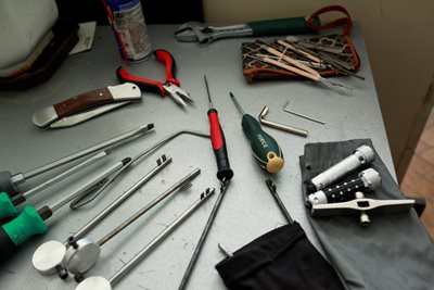 Това са част от инструментите, които столичните крадци ползват, за да отключват врати и дограми.