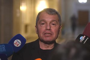 Две наказания за 6 мин за Тошко Йорданов - сравнява депутати с полови органи