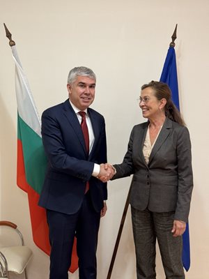 Министър Малинов и  Ирене Планк, посланик на Федерална Република Германия в България.