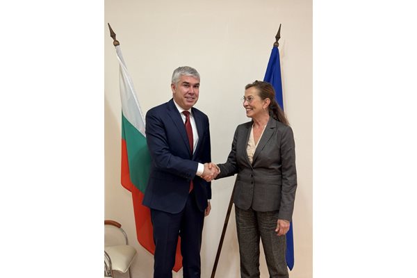 Министър Малинов и  Ирене Планк, посланик на Федерална Република Германия в България.