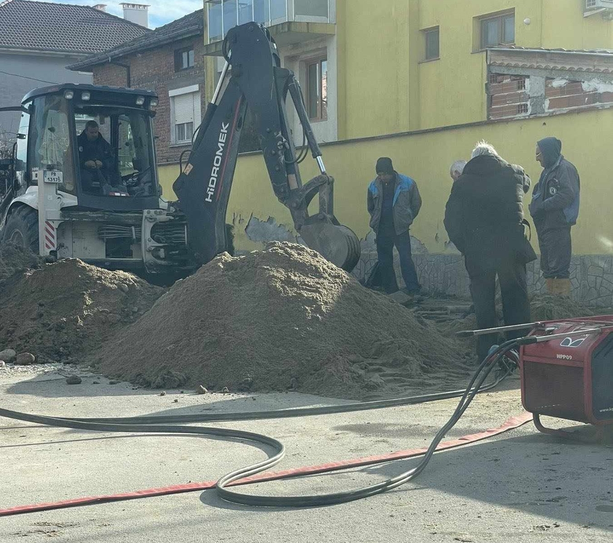 4-и ден не могат да отстранят авария, голямо село до Пловдив е без вода и хората не издържат