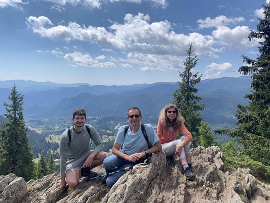 Таня, Митко и синът им Петър обичат да обикалят из България и да се радват на красотата на Стара планина.