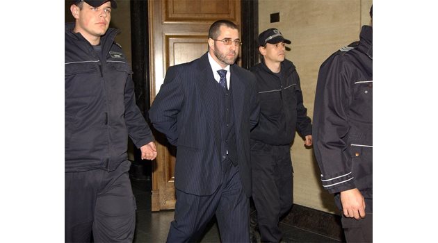 Пеньо Мангъров винаги се появява в съда елегантен.