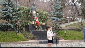 Пловдивчани на поклонението на Левски: Мястото му е на върха на Бунарджика (снимки)