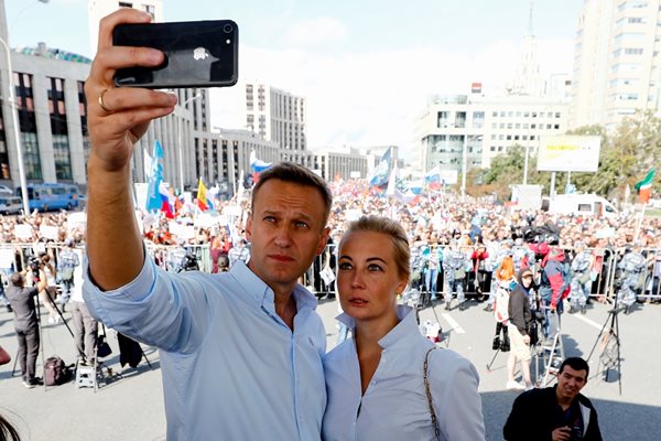 В затвора мислите му винаги били насочени към нея и децата.