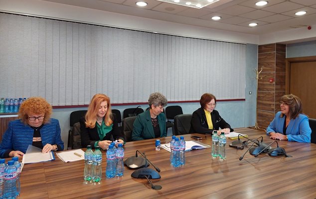Виолета Коритарова подписва с 37 общини над 80 споразумения за проекти
СНИМКА: Министерство на регионалното развитие и благоустройството