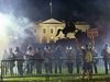 BG полицай ранен в САЩ, Тръмп се крие в бункер от бунта (Обзор)