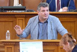 Георги Ганев: Асен Василев остава в състава на Министерския съвет