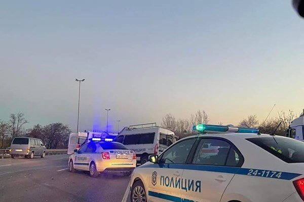 3 произшествия за 20 минути на магистрала "Тракия" край Пловдив, колоната е 4 км