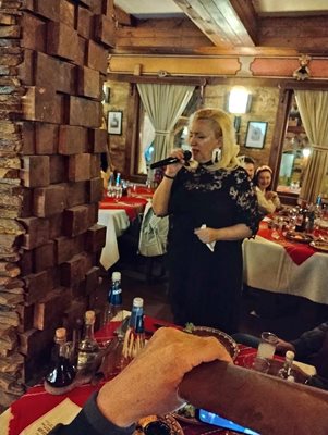 Сашка Васева пя близо два часа без почивка