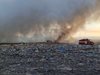 Пожарът на сметището в Цалапица е ограничен от юг, гасенето може да отнеме дни (Снимки)