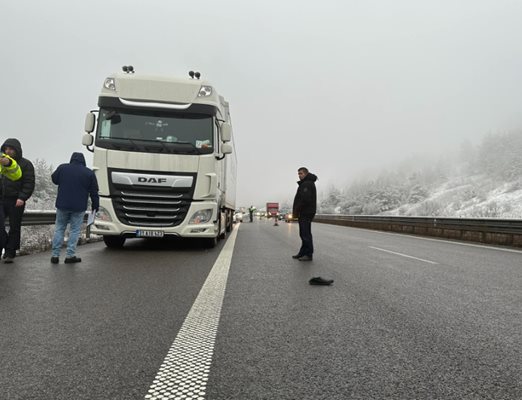 Тежка катастрофа на АМ "Тракия", шофьор на камион е пострадал