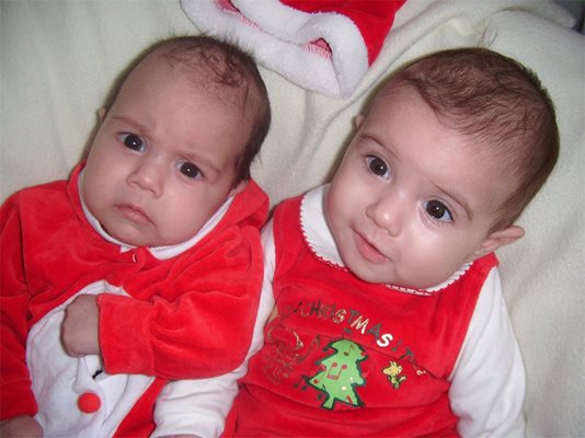 Яни на 3 месеца  с братовчедка си Анджи на 5 месеца :)
Снимка: Диди Христова