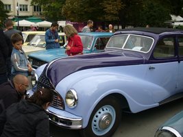 Ретро парадите на стари автомобили предизвикват голям интерес навсякъде в България.
Снимка: Ваньо Стоилов