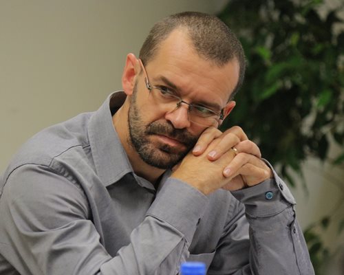 Боян Рашев е експерт по устойчиво развитие и екологичен мениджмънт.