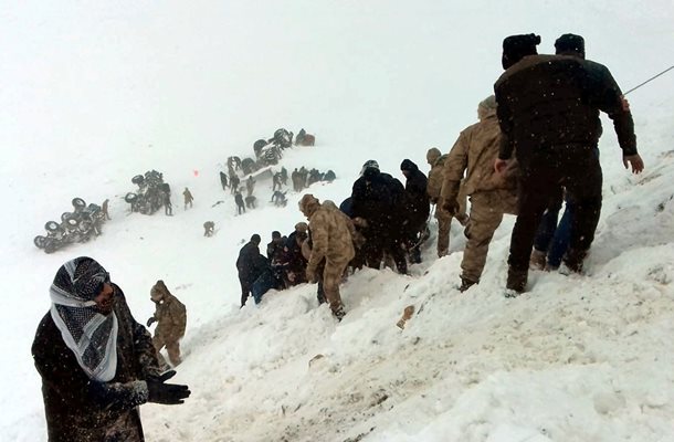 33 жертви при втората лавина в Турция, спасена е съветничката на президента (Снимки)