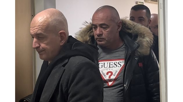 Веселин Вълчанов (на заден план) и адвокатът му Красимир Баков поискаха да сключат споразумение с прокуратурата.