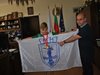 Кметът на Русе подари знаме на млад математик
