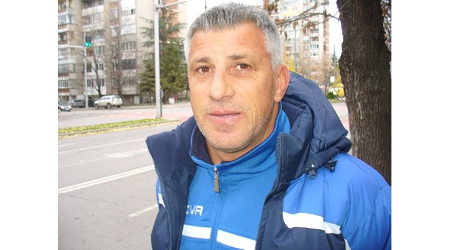 Димитър Иванов днес е треньор на третодивизионния "Тунджа" /село Ягода/
