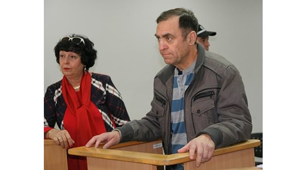Иван Евстатиев с адвокатката си Ташкена Колчева  СНИМКА: "24 часа"/Архив
