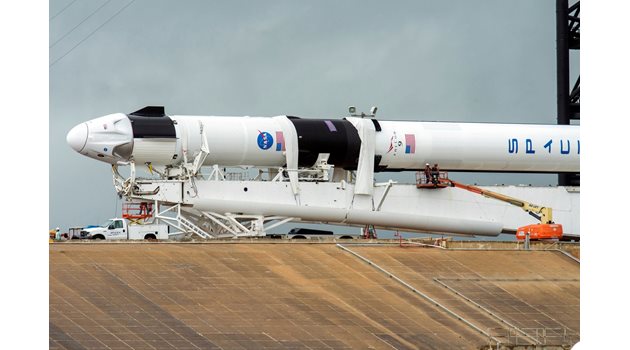 Подготовка на Falcon 9 СНИМКА: РОЙТЕРС