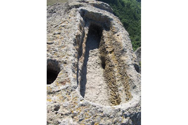 Скалният гроб при Татул