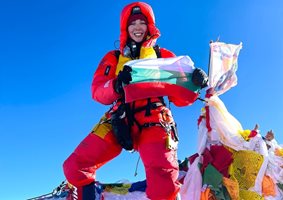 15 май 2022 г. - Силвия Аздреева развява българското знаме на най-високия връх в света Еверест. На 28 юли 2023 г. българката покори и втория най-висок - К2.