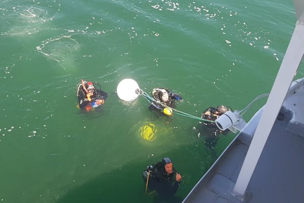 Водолази от "Приятели на морето" в акция.