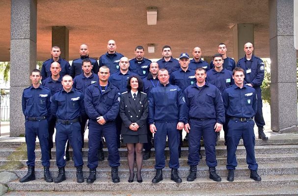 Екатерина Апостолова предподава в полицейска школа