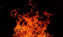 Мъж опита да запали бившата си приятелка и сина им в Сливен
