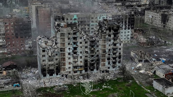 Свалиха над 40 руски дрона над Киев при най-масираната атака срещу столицата от месеци