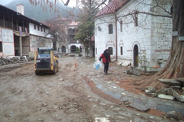 В момента в Бачковския манастир тече ремонт