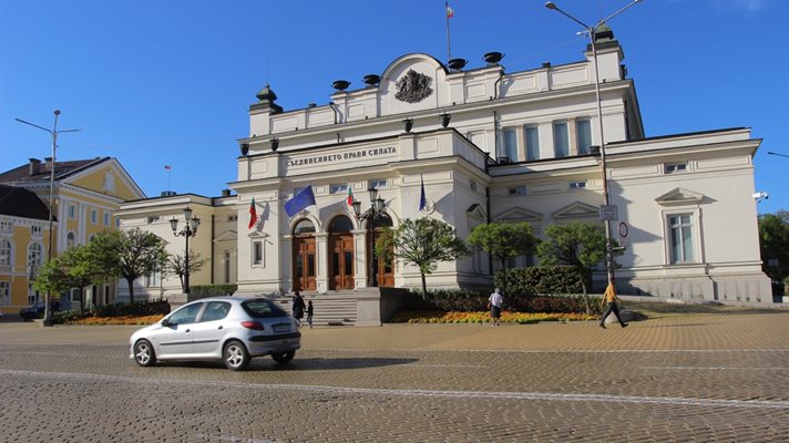 Сградата на Народното събрание СНИМКА: Румяна Тонева