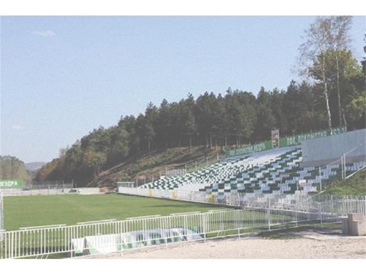 Стадионът на тима ще остане празен до пролетта, когато пак ще има мачове.
СНИМКИ: АВТОРЪТ