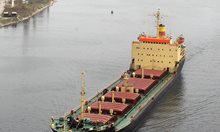 Все още няма връзка с екипажа на кораба "Руен" с девет българи на борда