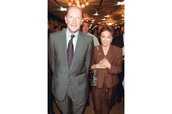 Цар Симеон и царица Маргарита в нощта на парламентарните избори през лятото на 2001 г., когато НДСВ стана първа политическа сила.