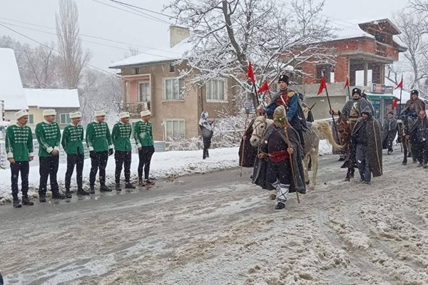 Дупница отбеляза 147 г. от Освобождението с възстановка. СНИМКИ: Община Дупница