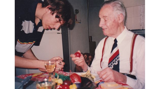 Любомир Талев със своя дядо - синът на Багряна. 
СНИМКА: ЛИЧЕН АРХИВ