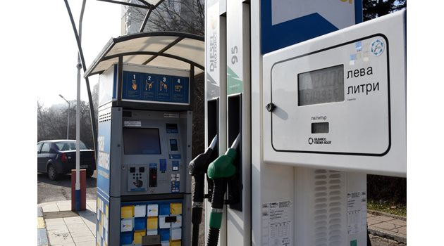 Цените на горивата са най-ниски от половин година насам.