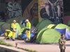 Френските власти евакуират голям мигрантски лагер в Париж (Видео)