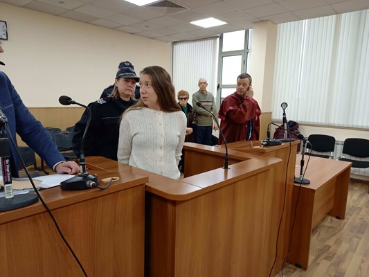 Красимира Лалева в съда.


СНИМКА: Авторът.