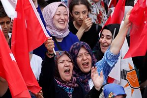 Гласоподаватели масово се стичат в Истанбул за кметските избори