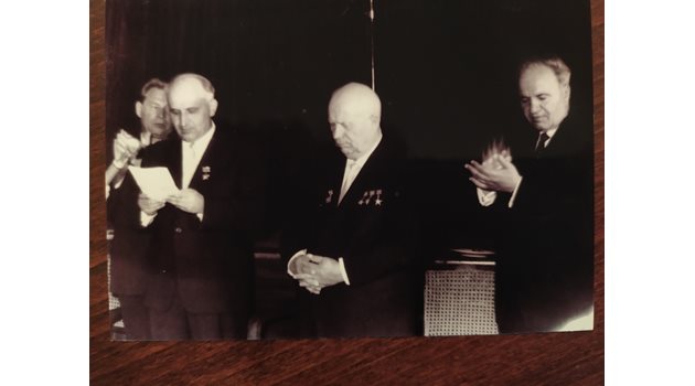 Тодор Живков, Никита Хрушчов и Райко Дамянов заедно на трибуната при едно от посещенията на съветския ръководител у нас.