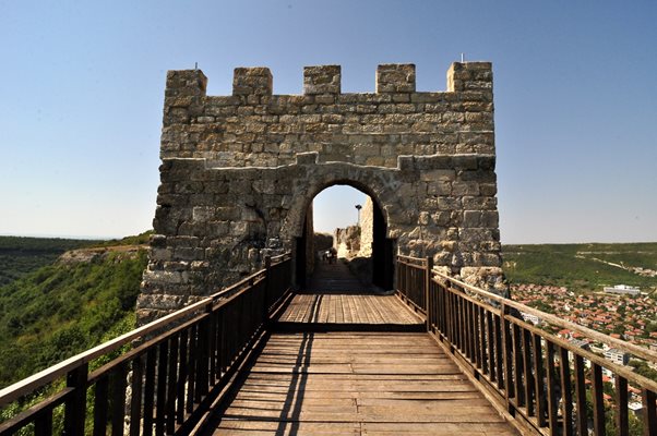 "Овеч" е средновековна крепост, разположена над Провадия върху платото Калето. СНИМКА: ИВАН МИХАЛЕВ